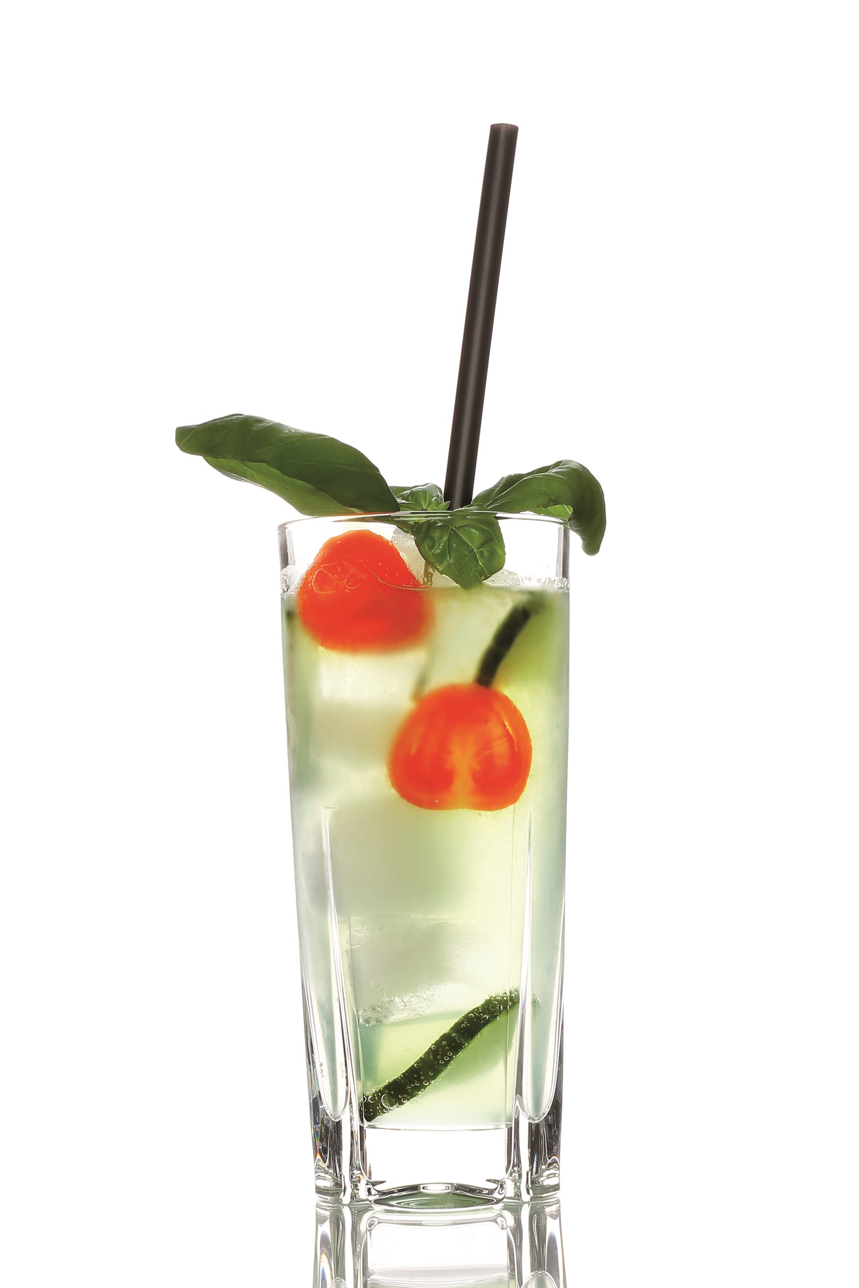 Cocktail "Gartenkunst" mit Basilikum- und Gurkensirup